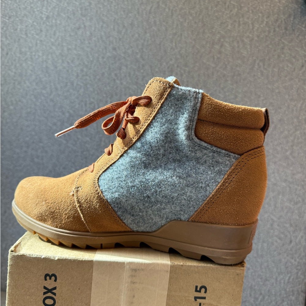Women's NWOT -never worn Sorel Brown and Gray Lace Up Boots - Picture 3 of 6